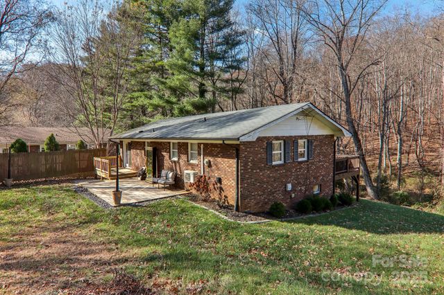 199 Davis Cove Road, Waynesville, NC 28786