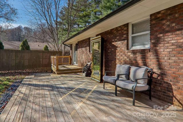 199 Davis Cove Road, Waynesville, NC 28786