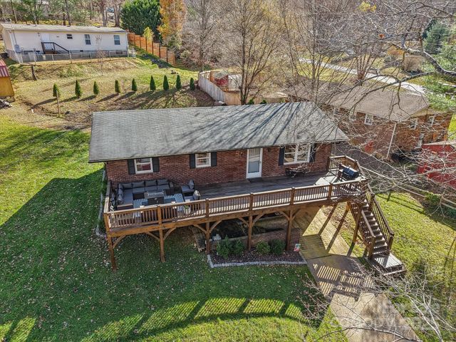 199 Davis Cove Road, Waynesville, NC 28786