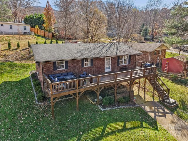 199 Davis Cove Road, Waynesville, NC 28786