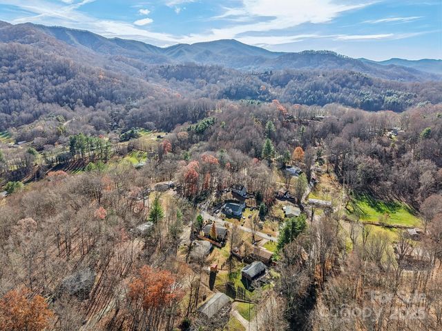 199 Davis Cove Road, Waynesville, NC 28786