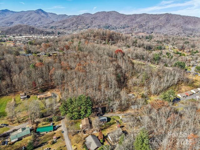 199 Davis Cove Road, Waynesville, NC 28786