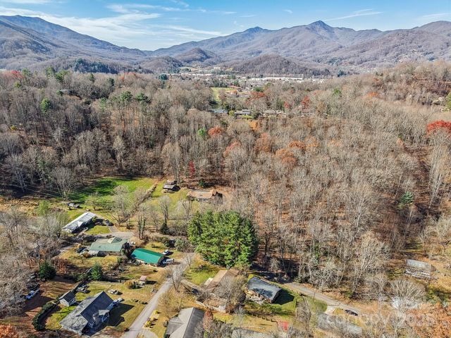 199 Davis Cove Road, Waynesville, NC 28786