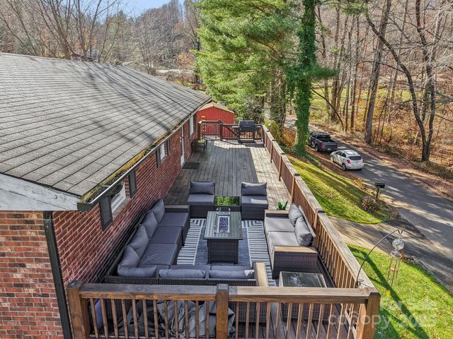199 Davis Cove Road, Waynesville, NC 28786