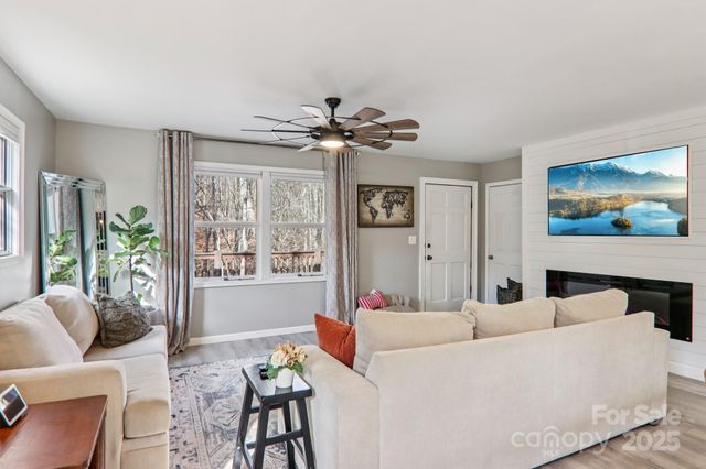 199 Davis Cove Road, Waynesville, NC 28786