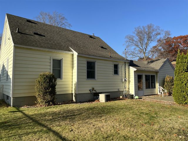 4018 Plymouth Drive, Norton Shores, MI 49441