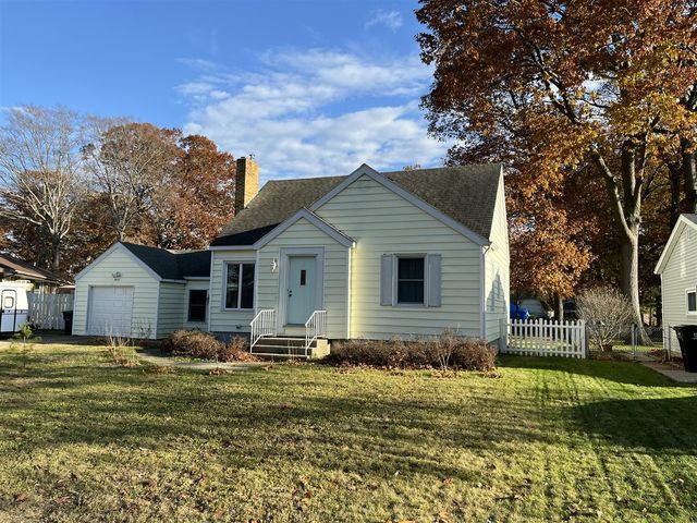 4018 Plymouth Drive, Norton Shores, MI 49441