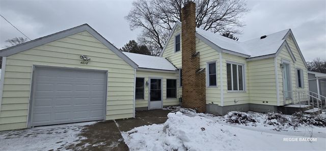 4018 Plymouth Drive, Norton Shores, MI 49441