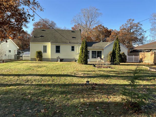 4018 Plymouth Drive, Norton Shores, MI 49441