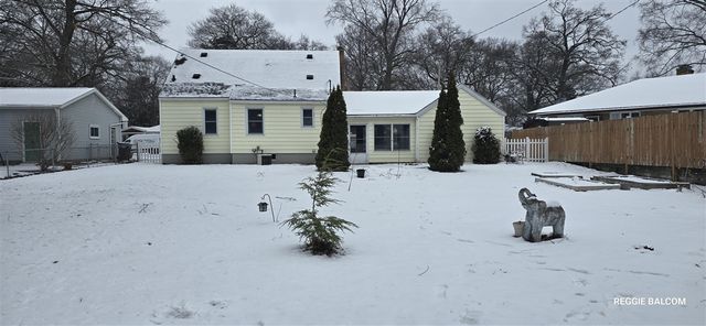 4018 Plymouth Drive, Norton Shores, MI 49441