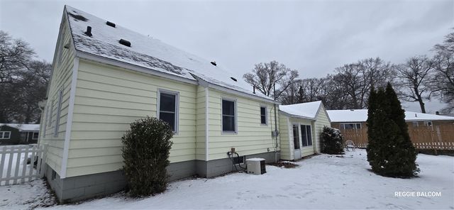 4018 Plymouth Drive, Norton Shores, MI 49441