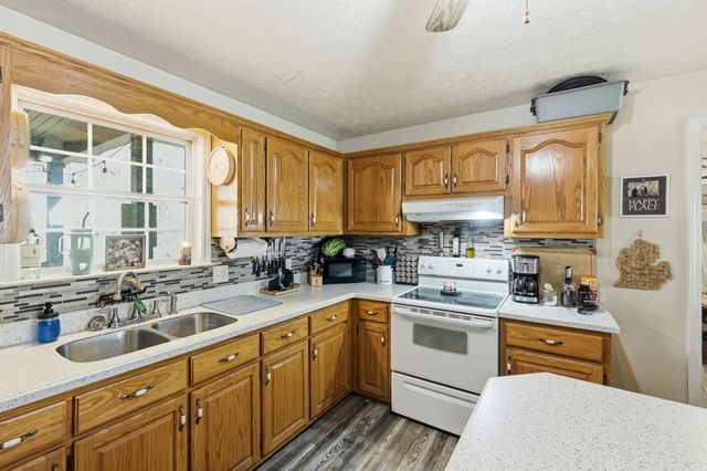 600 E Main St, Dowelltown, TN 37059