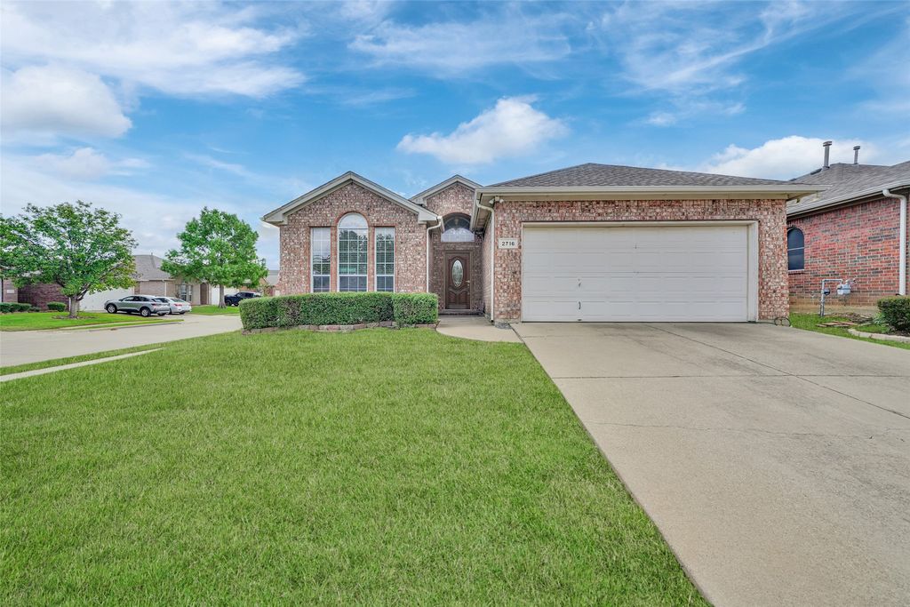2716 Silver Hill Drive, Fort Worth, TX 76131 — exterior