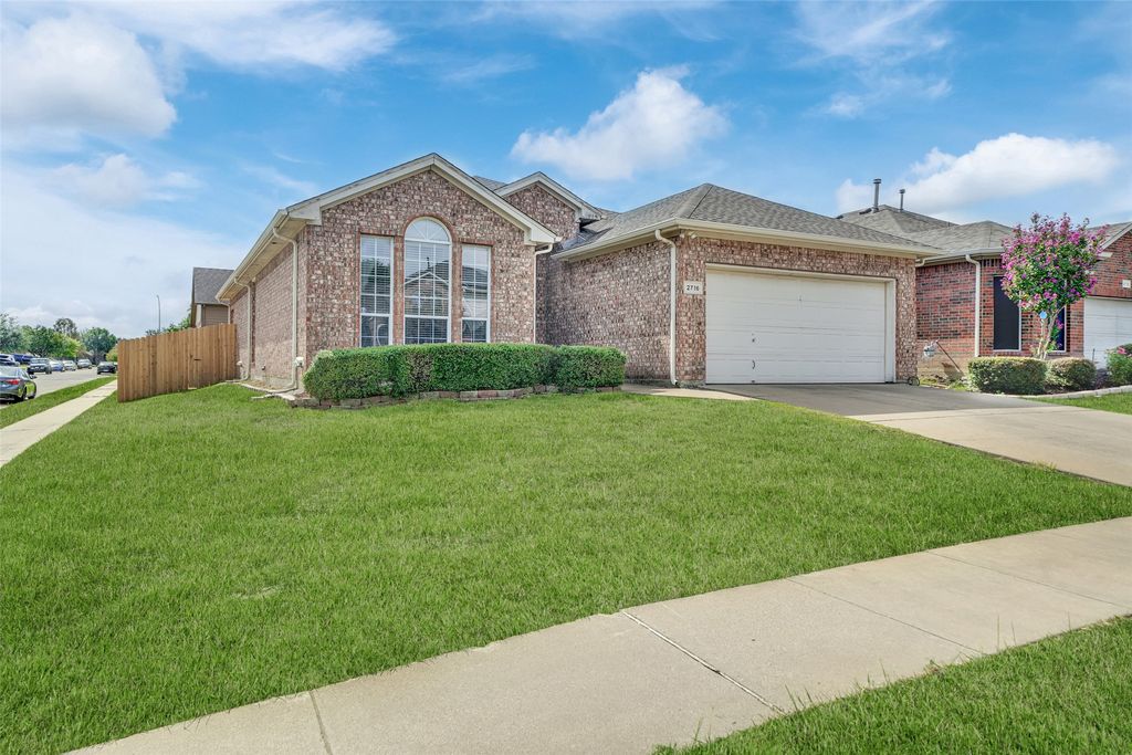 2716 Silver Hill Drive, Fort Worth, TX 76131 — photo 2