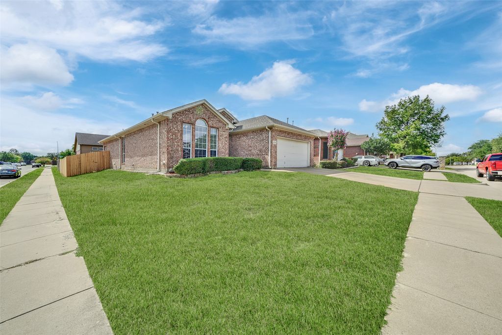 2716 Silver Hill Drive, Fort Worth, TX 76131 — photo 3