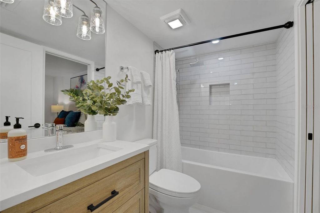 Image 21 of property listing at 1100 S ORLANDO AVENUE 306, Maitland, FL 32751