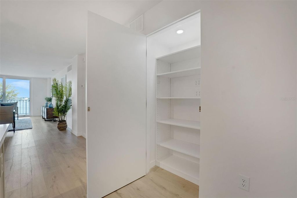 Image 4 of property listing at 1100 S ORLANDO AVENUE 306, Maitland, FL 32751