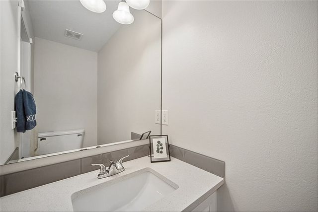 2205 Country Cove Lane, Altoona, IA 50009