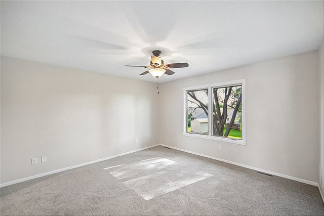 2205 Country Cove Lane, Altoona, IA 50009