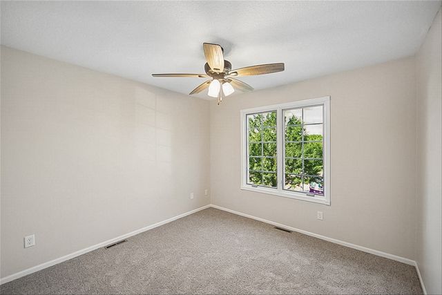 2205 Country Cove Lane, Altoona, IA 50009