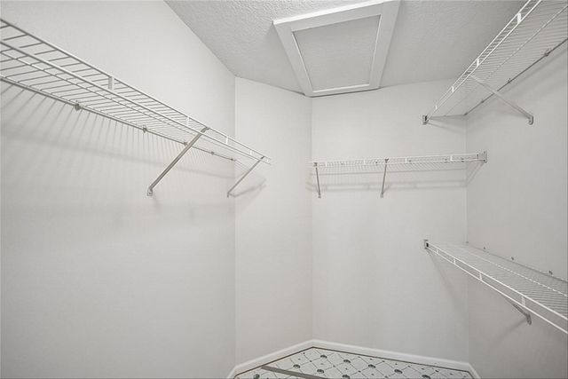 2205 Country Cove Lane, Altoona, IA 50009