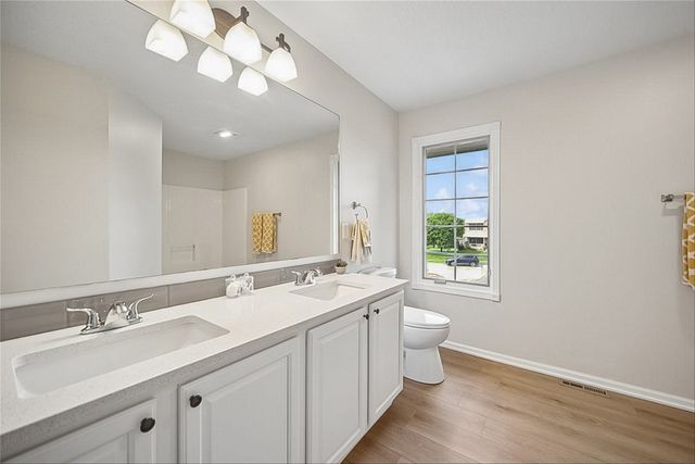 2205 Country Cove Lane, Altoona, IA 50009