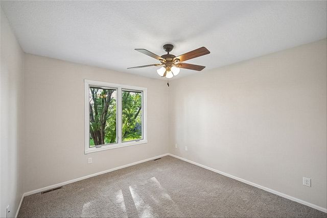 2205 Country Cove Lane, Altoona, IA 50009