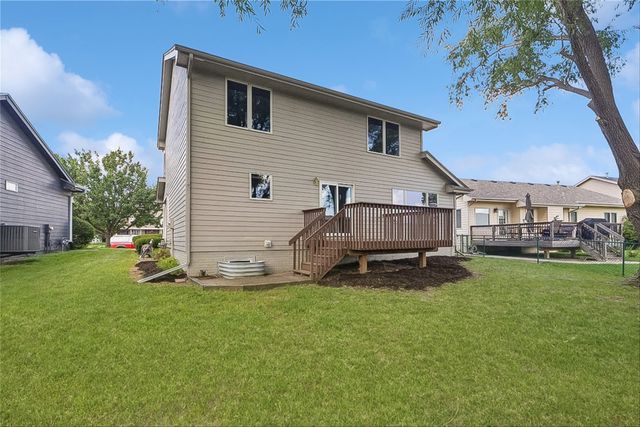 2205 Country Cove Lane, Altoona, IA 50009