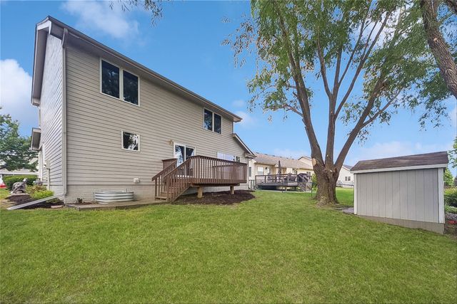 2205 Country Cove Lane, Altoona, IA 50009