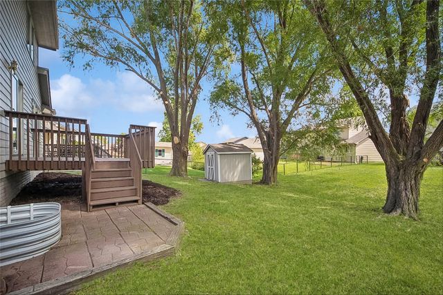2205 Country Cove Lane, Altoona, IA 50009