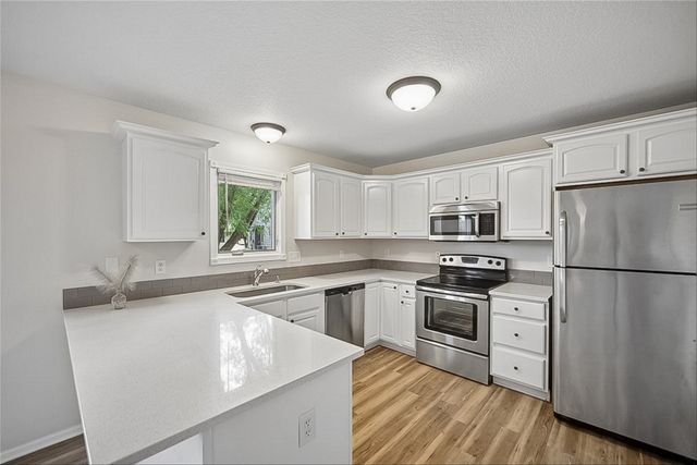 2205 Country Cove Lane, Altoona, IA 50009