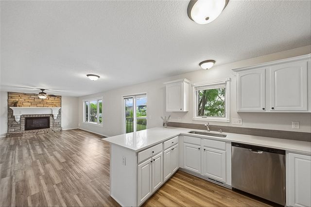 2205 Country Cove Lane, Altoona, IA 50009