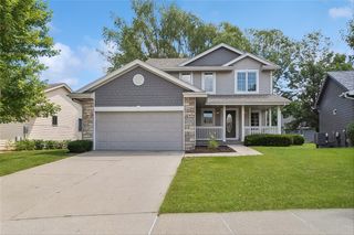 2205 Country Cove Lane, Altoona, IA 50009
