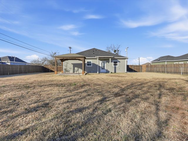 3017 College Street, Greenville, TX 75401