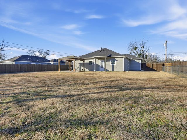 3017 College Street, Greenville, TX 75401