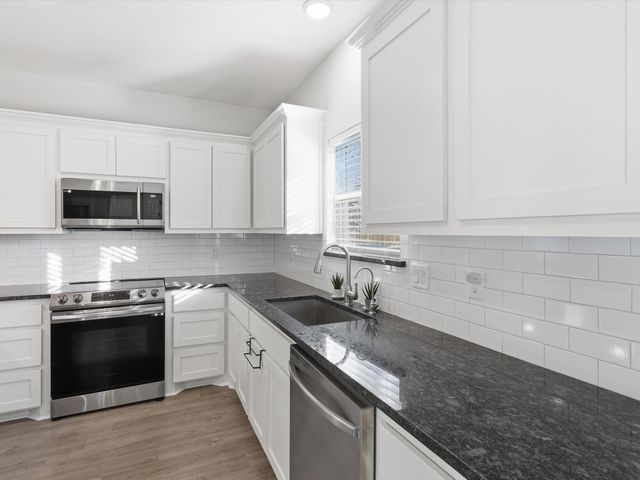 3017 College Street, Greenville, TX 75401