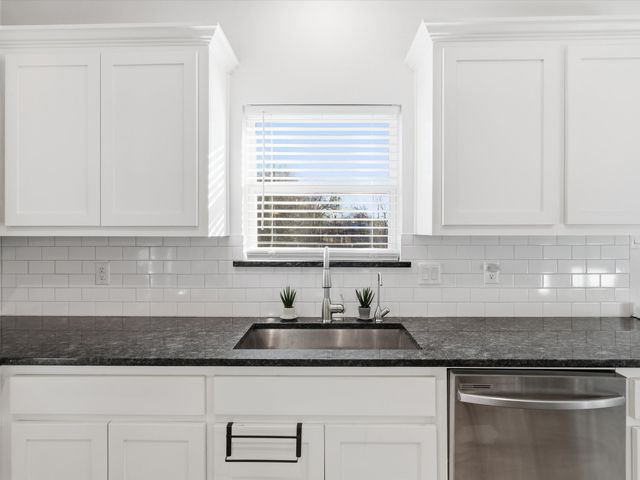 3017 College Street, Greenville, TX 75401