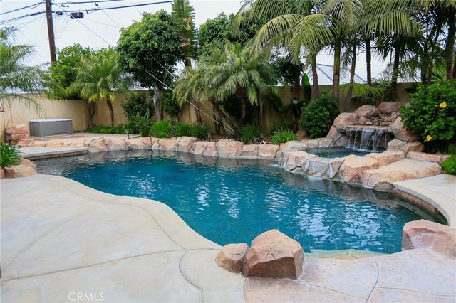 8795 La Roca, Fountain Valley, CA 92708