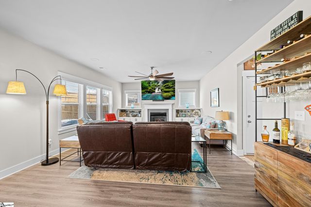 442 Wolfbend Road, Woodruff, SC 29388