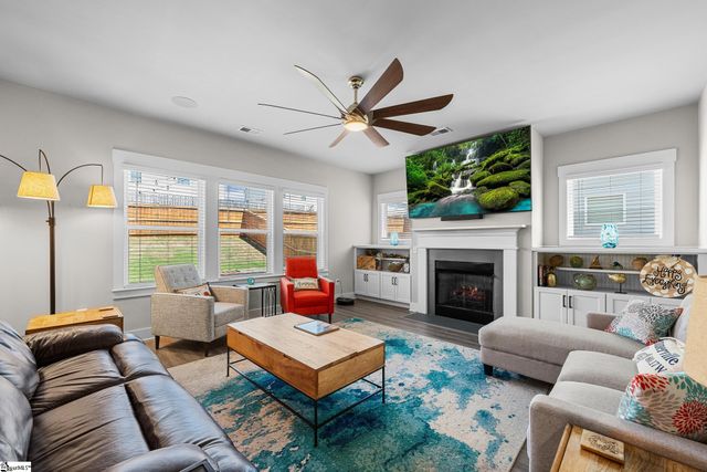 442 Wolfbend Road, Woodruff, SC 29388