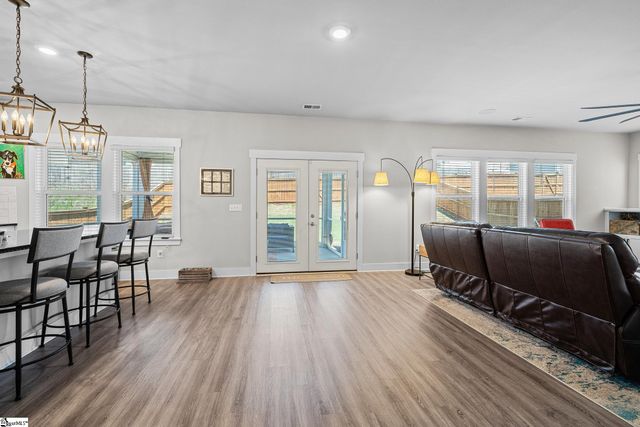 442 Wolfbend Road, Woodruff, SC 29388