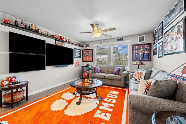 442 Wolfbend Road, Woodruff, SC 29388