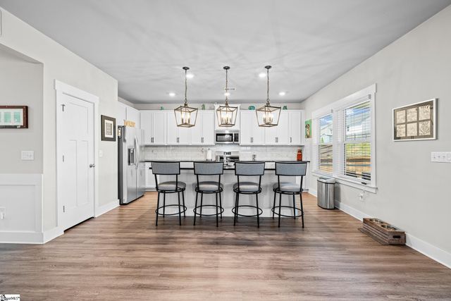 442 Wolfbend Road, Woodruff, SC 29388