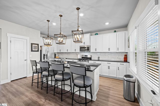 442 Wolfbend Road, Woodruff, SC 29388