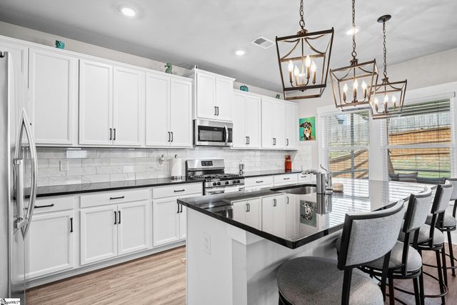 442 Wolfbend Road, Woodruff, SC 29388