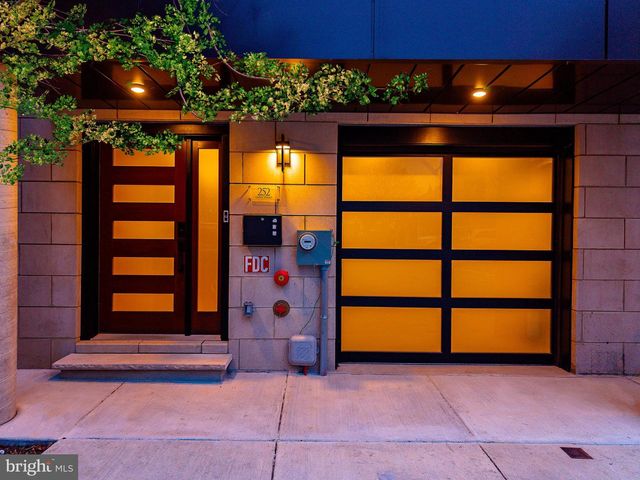 250 GATE ST, Philadelphia, PA 19128