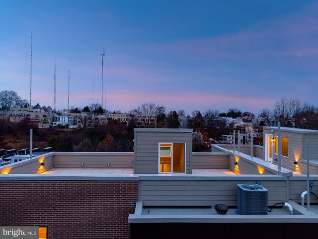 250 GATE ST, Philadelphia, PA 19128