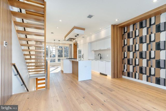 250 GATE ST, Philadelphia, PA 19128