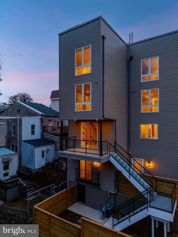 250 GATE ST, Philadelphia, PA 19128