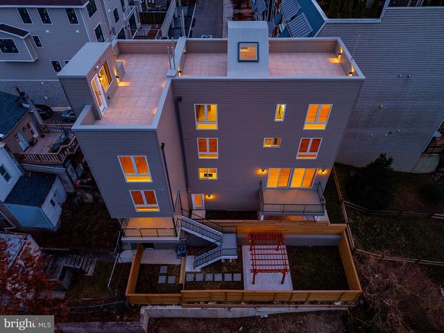 250 GATE ST, Philadelphia, PA 19128